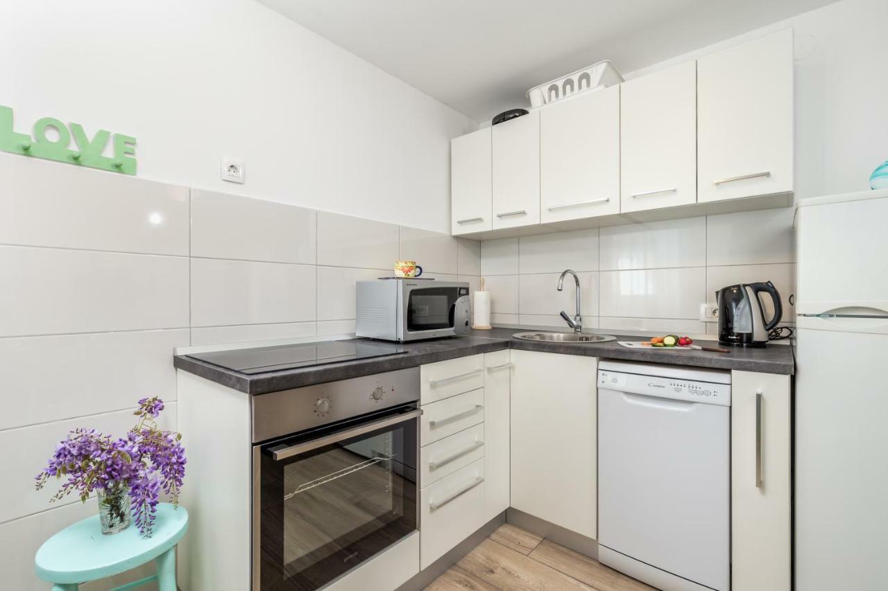 Adeona Apartments Рийека Екстериор снимка